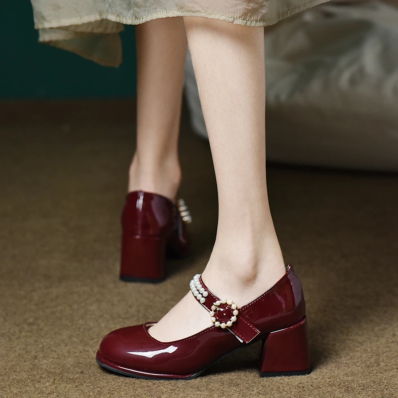 Женская обувь на высоких каблуках Mary Janes, модные жемчужные туфли-лодочки из лакированной кожи на толстом каблуке с пряжкой и круглым носком, Элегантная женская обувь Lolita . ' - ' . 1