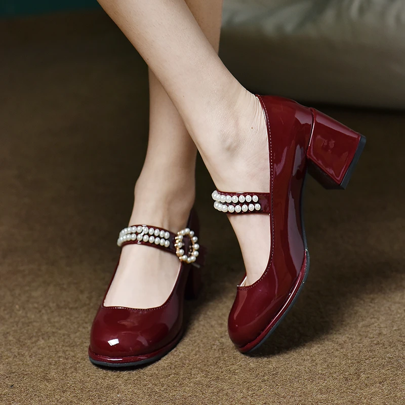 Женская обувь на высоких каблуках Mary Janes, модные жемчужные туфли-лодочки из лакированной кожи на толстом каблуке с пряжкой и круглым носком, Элегантная женская обувь Lolita . ' - ' . 2